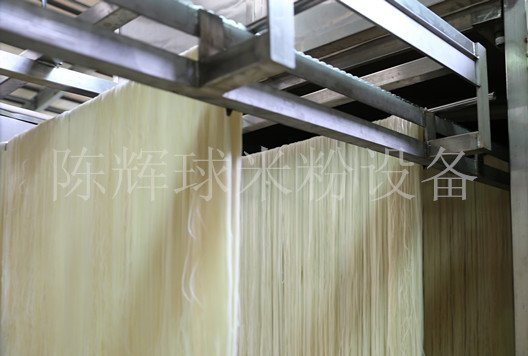 全自动化半干粉生产线是传统生产线4倍